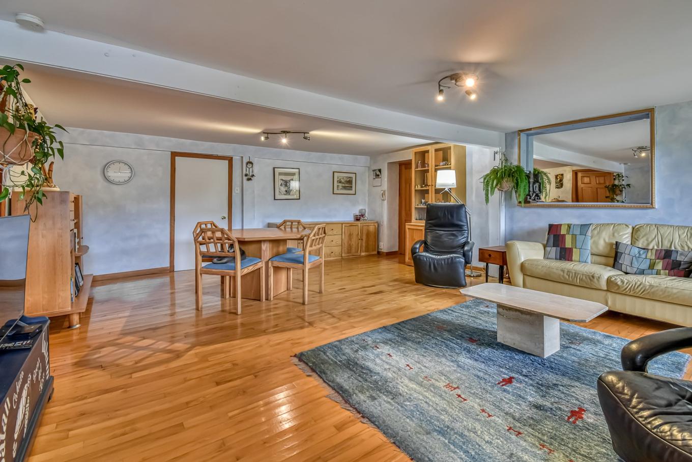 Salon - 150 Ch. Guénette, Sainte-Marguerite-Du-Lac-Masson, QC - Indoor Photo Showing Living Room