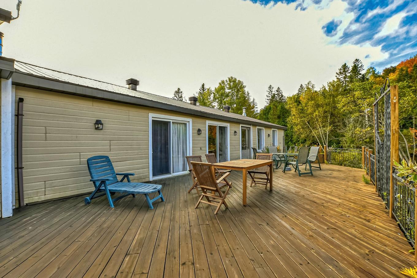 Terrasse - 150 Ch. Guénette, Sainte-Marguerite-Du-Lac-Masson, QC - Outdoor With Exterior