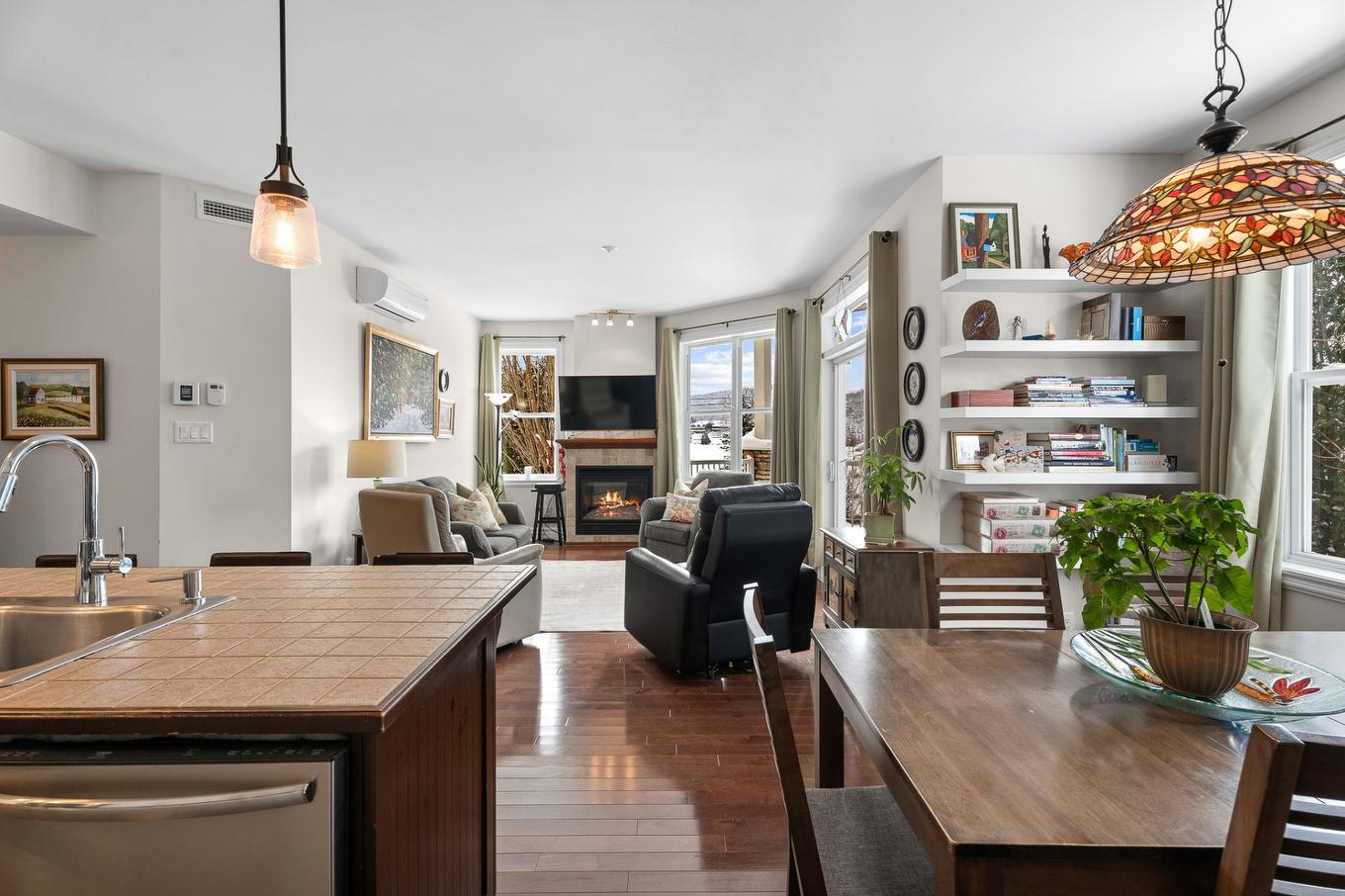 Overall view - F-8 Rue Ste-Lucie, Sainte-Agathe-Des-Monts, QC - Indoor Photo Showing Dining Room