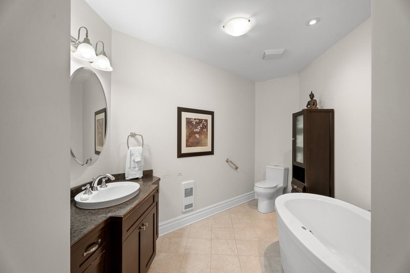 Ensuite bathroom - F-8 Rue Ste-Lucie, Sainte-Agathe-Des-Monts, QC - Indoor Photo Showing Bathroom