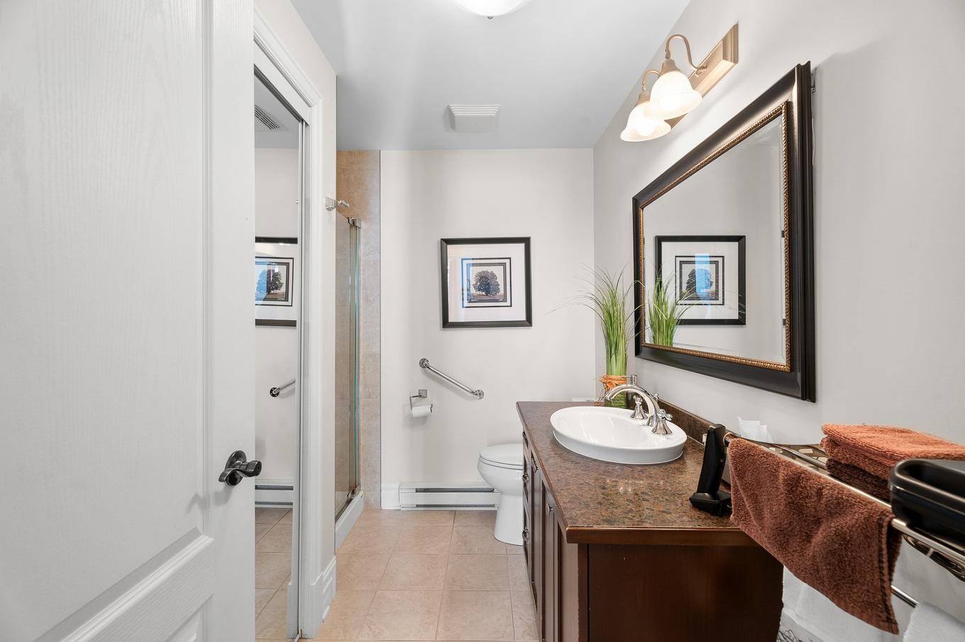 Bathroom - F-8 Rue Ste-Lucie, Sainte-Agathe-Des-Monts, QC - Indoor Photo Showing Bathroom