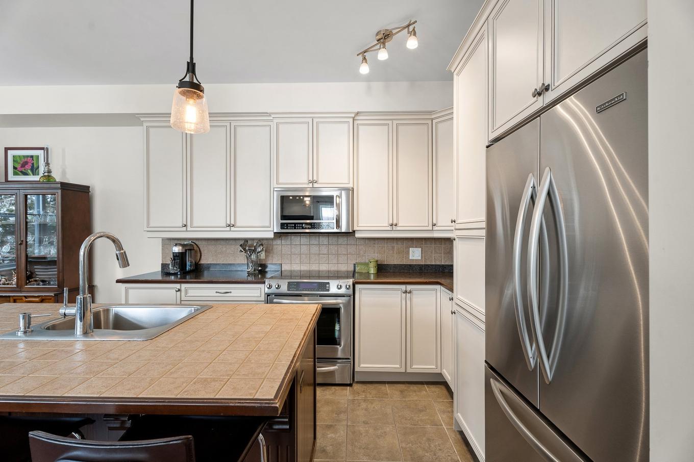 Kitchen - F-8 Rue Ste-Lucie, Sainte-Agathe-Des-Monts, QC - Indoor Photo Showing Kitchen With Double Sink