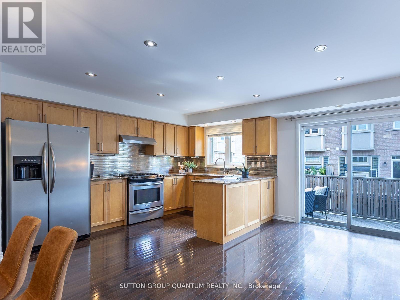 50 Rosewood Avenue, Mississauga, ON - Indoor Photo Showing Kitchen