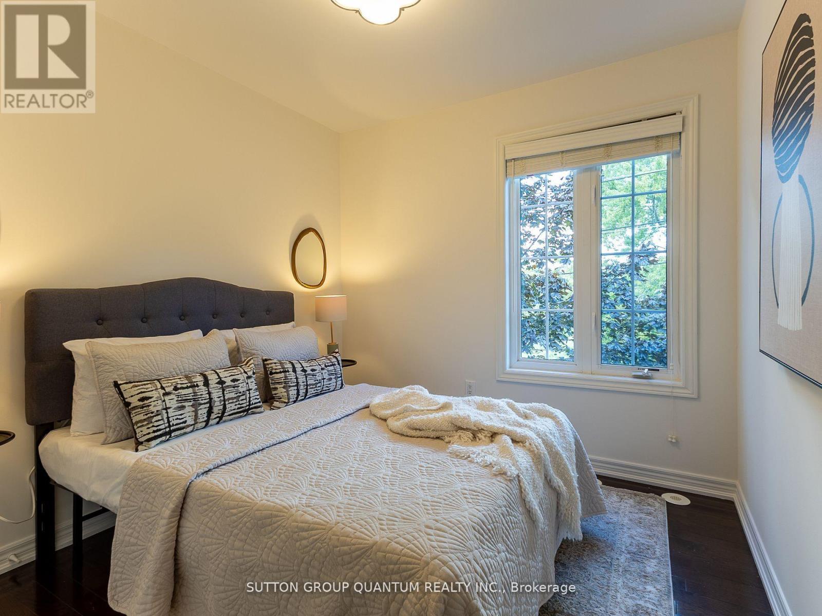 50 Rosewood Avenue, Mississauga, ON - Indoor Photo Showing Bedroom