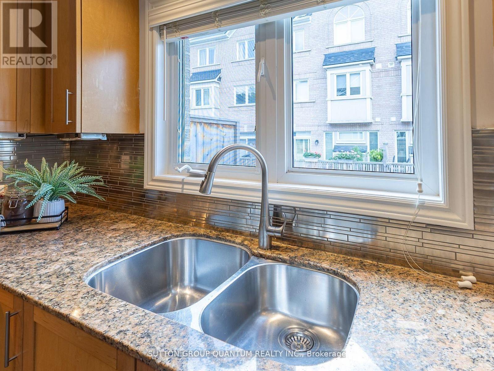 50 Rosewood Avenue, Mississauga, ON - Indoor Photo Showing Kitchen With Double Sink