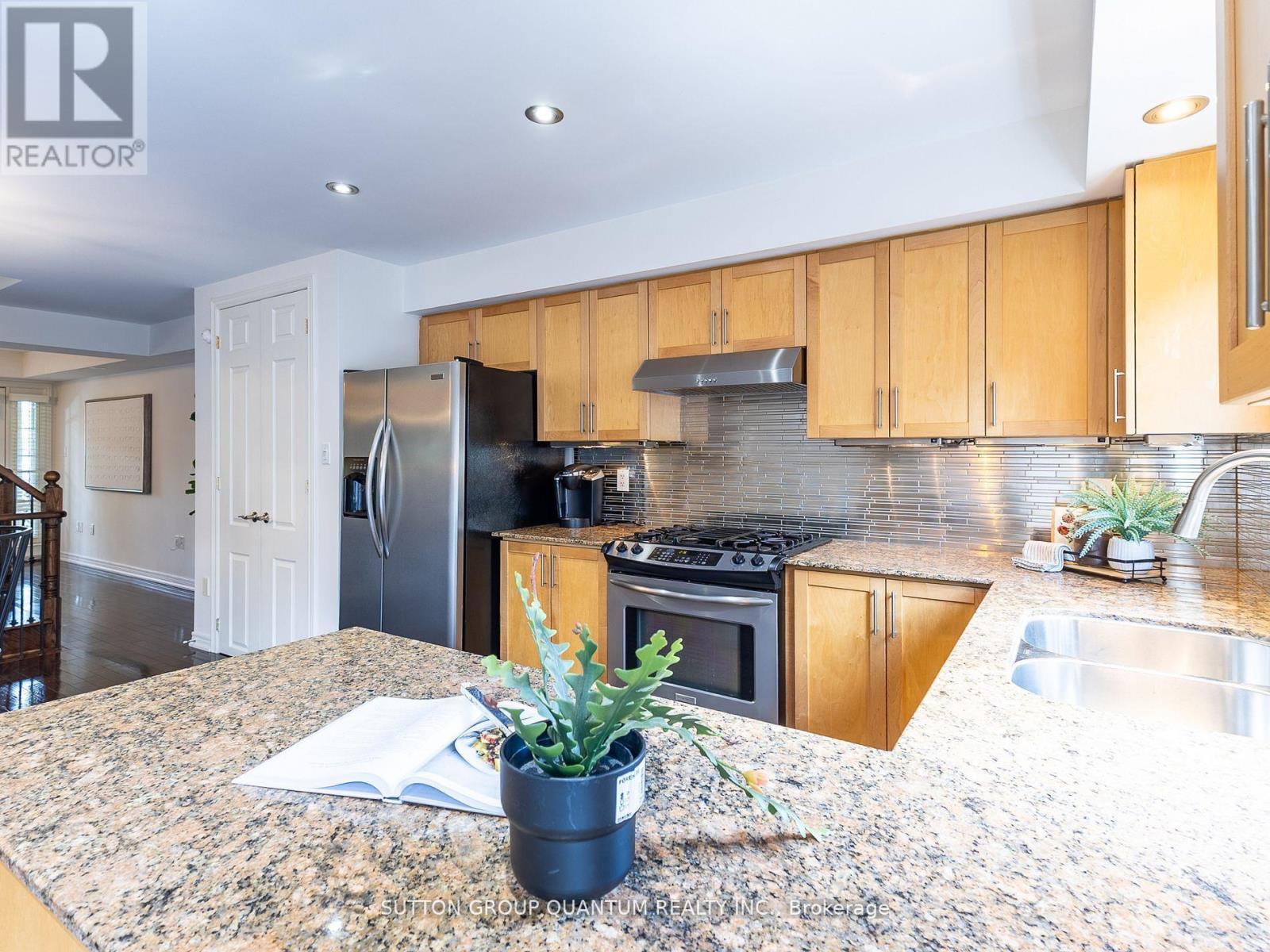 50 Rosewood Avenue, Mississauga, ON - Indoor Photo Showing Kitchen With Double Sink