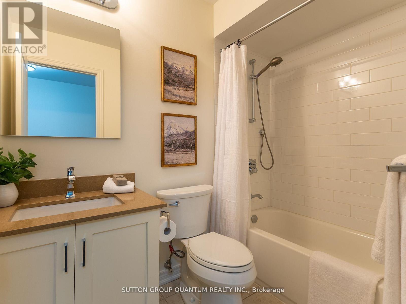 50 Rosewood Avenue, Mississauga, ON - Indoor Photo Showing Bathroom