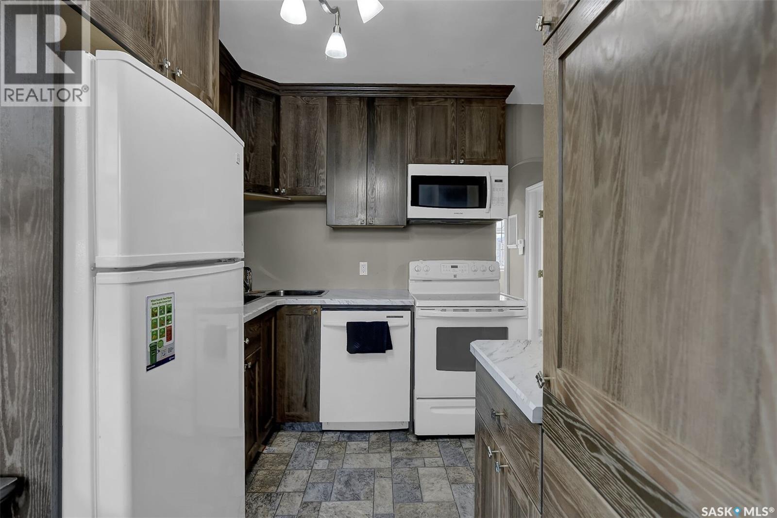 2645 Broder Street, Regina, SK - Indoor Photo Showing Kitchen