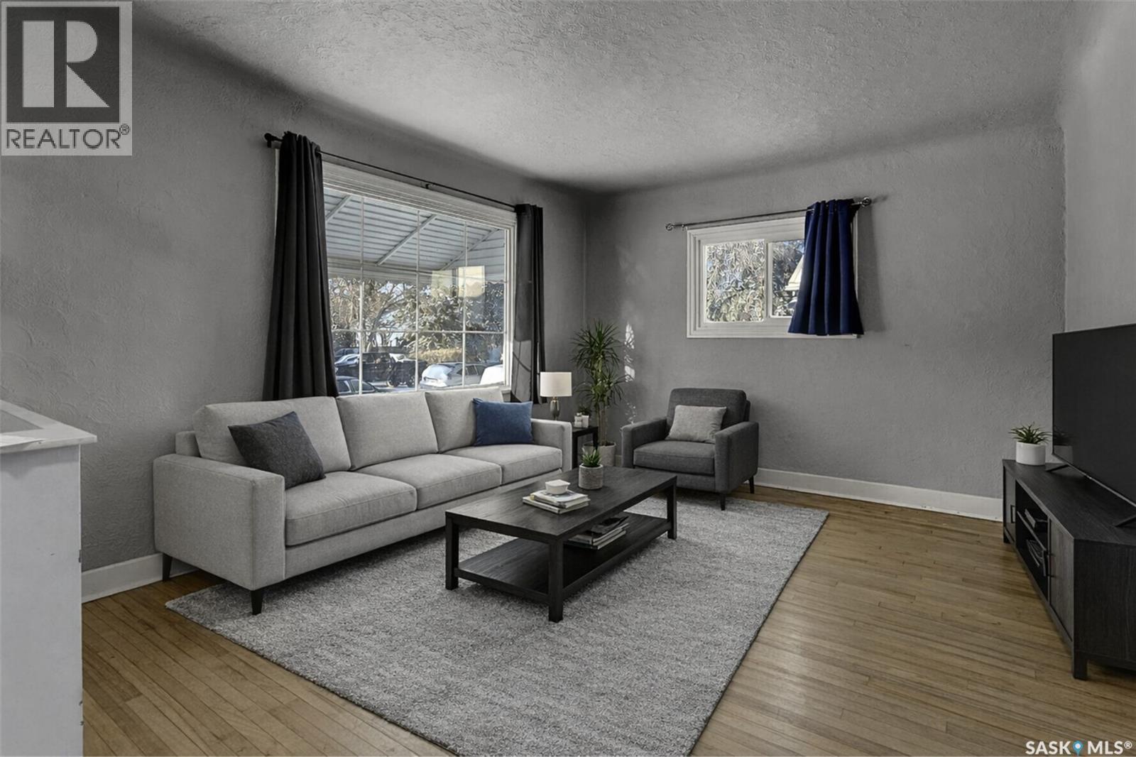 2645 Broder Street, Regina, SK - Indoor Photo Showing Living Room