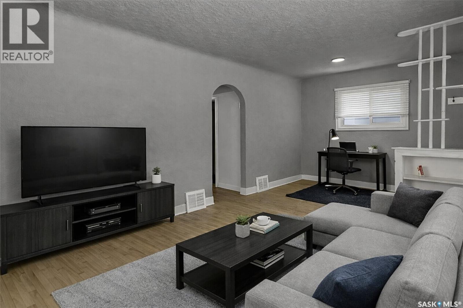 2645 Broder Street, Regina, SK - Indoor Photo Showing Living Room