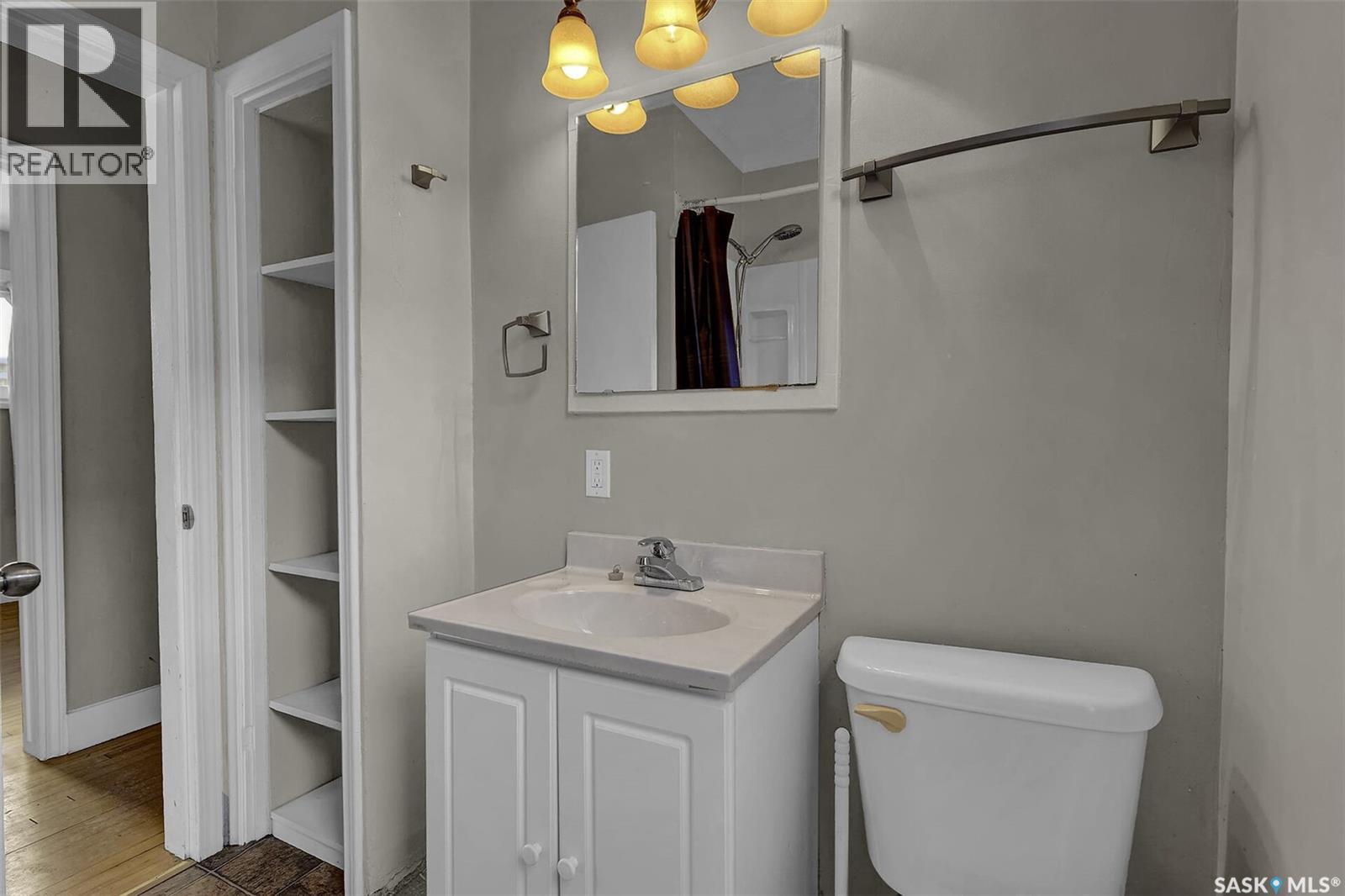 2645 Broder Street, Regina, SK - Indoor Photo Showing Bathroom