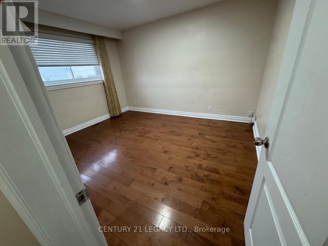 15 Vange Crescent, Toronto, ON - Indoor Photo Showing Other Room