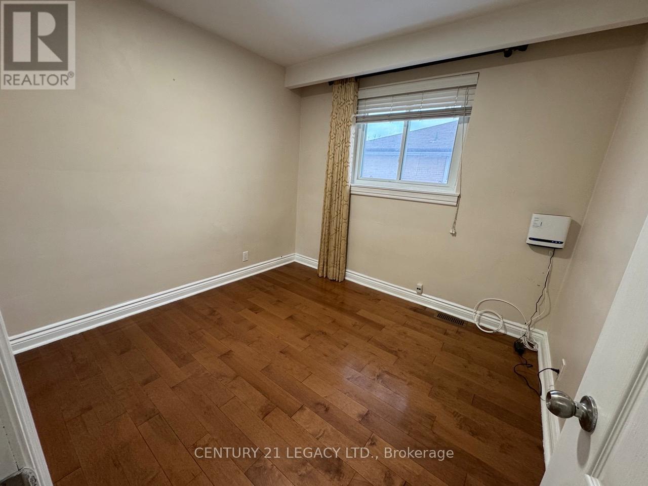 15 Vange Crescent, Toronto, ON - Indoor Photo Showing Other Room