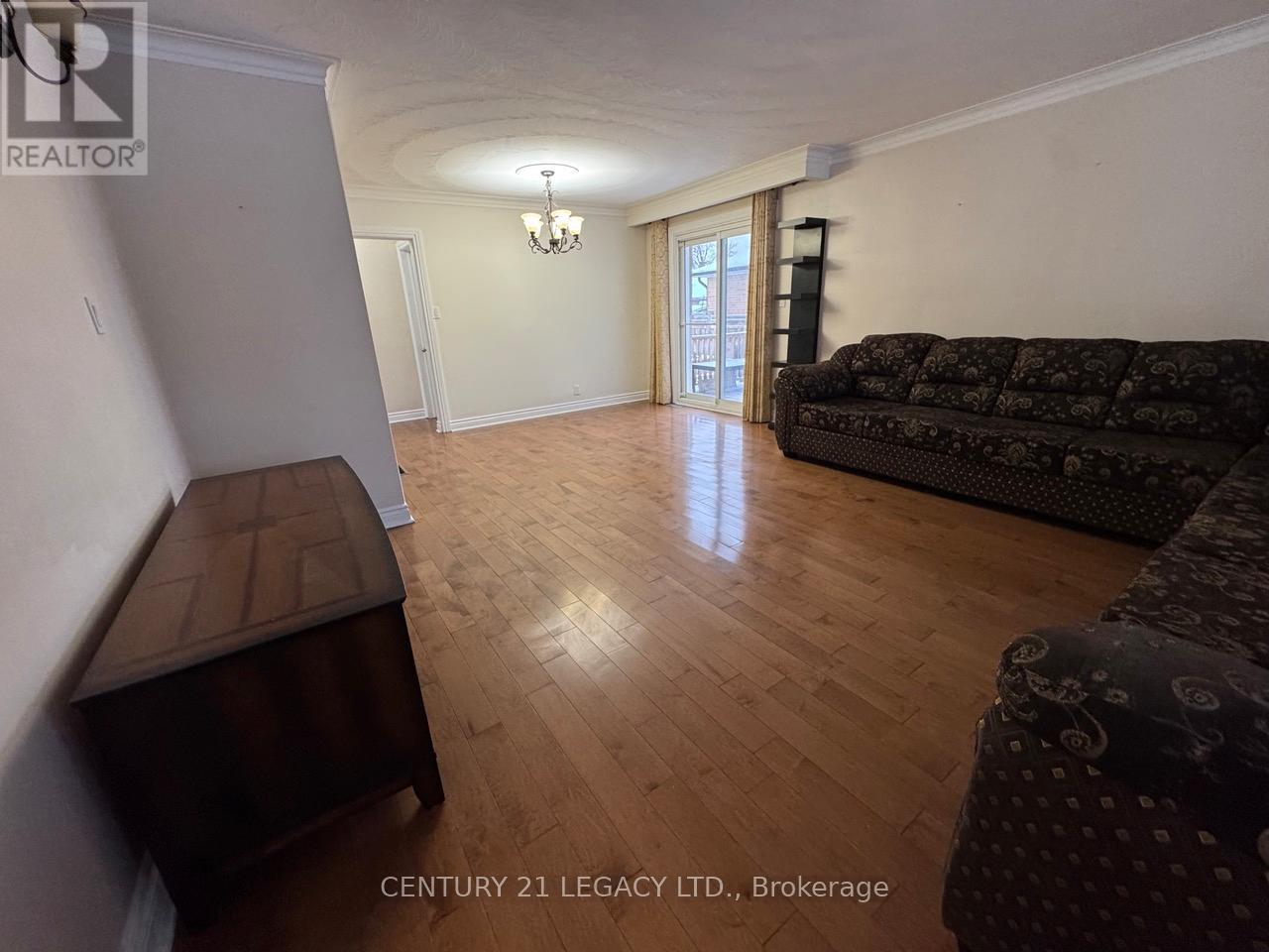 15 Vange Crescent, Toronto, ON - Indoor Photo Showing Other Room