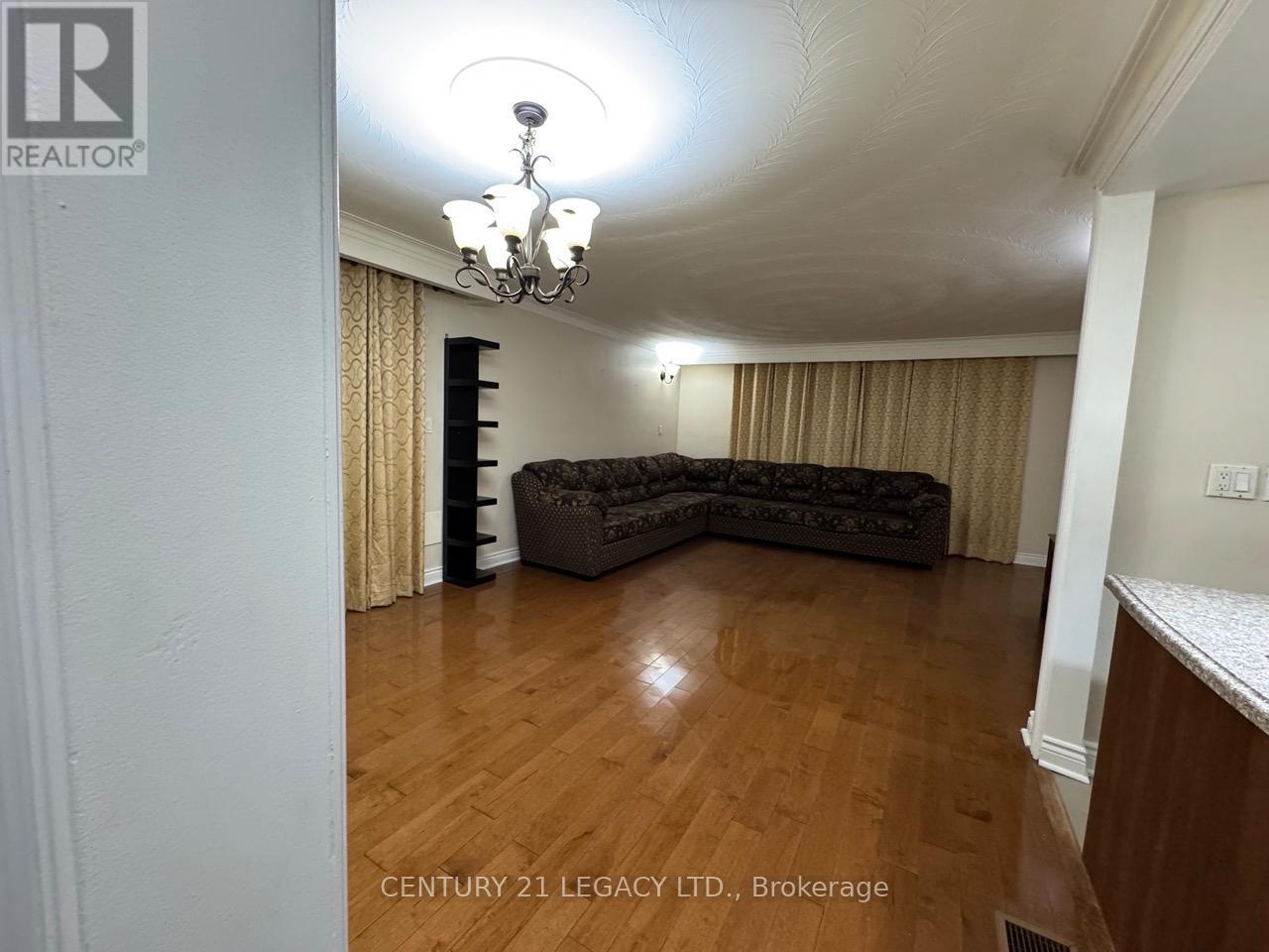 15 Vange Crescent, Toronto, ON - Indoor