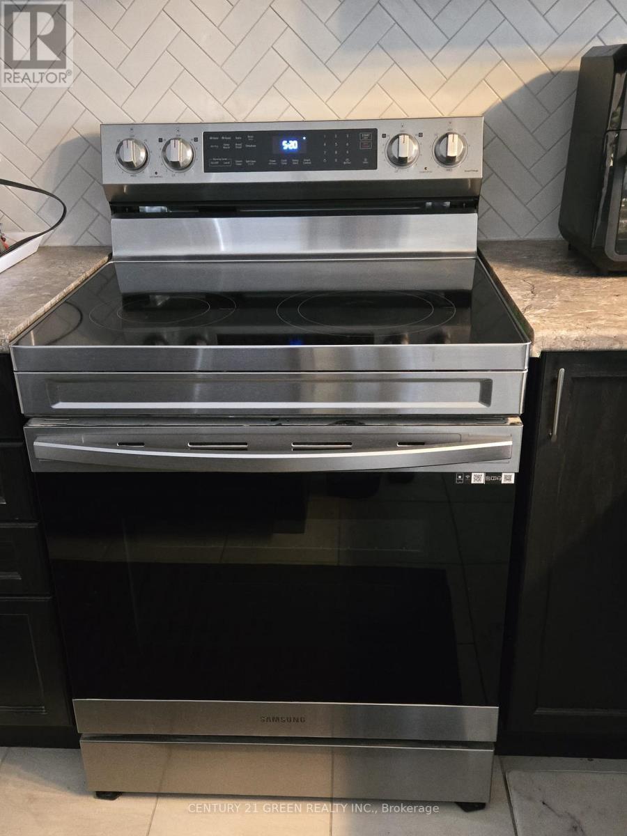 50 Sunflower Crescent, Thorold, ON - Indoor Photo Showing Kitchen