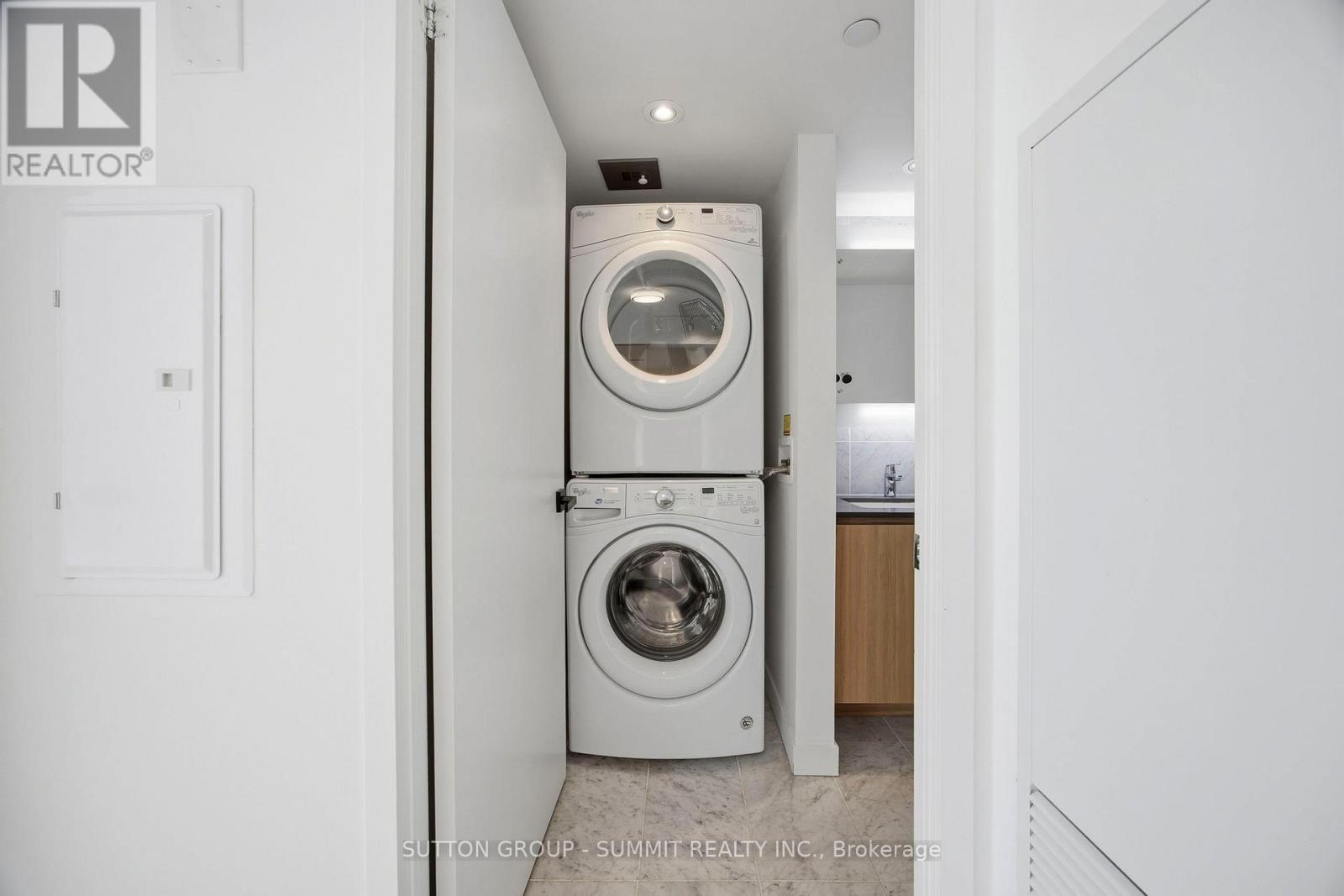 2901 - 70 Queens Wharf Road, Toronto, ON - Indoor Photo Showing Laundry Room
