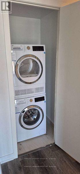 1807 - 771 Yonge Street, Toronto, ON - Indoor Photo Showing Laundry Room