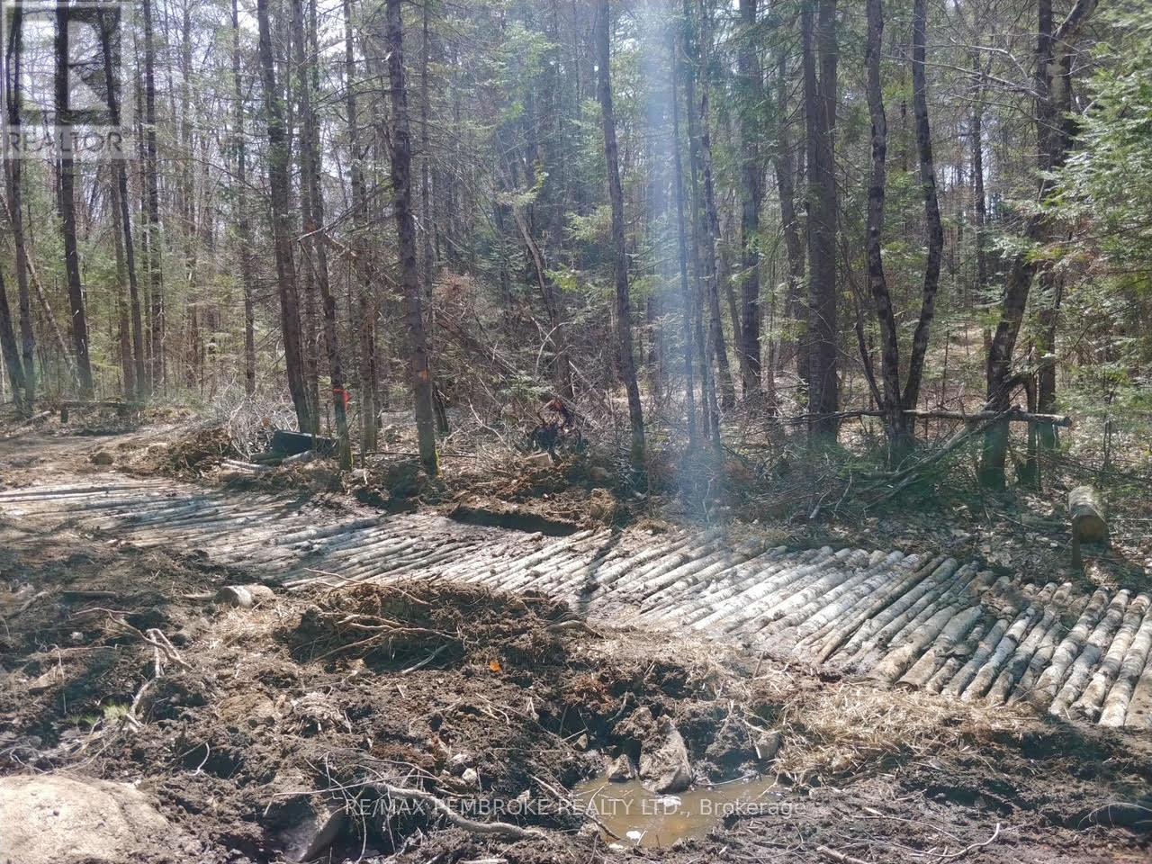 1678 Locksley Road, Laurentian Valley, ON