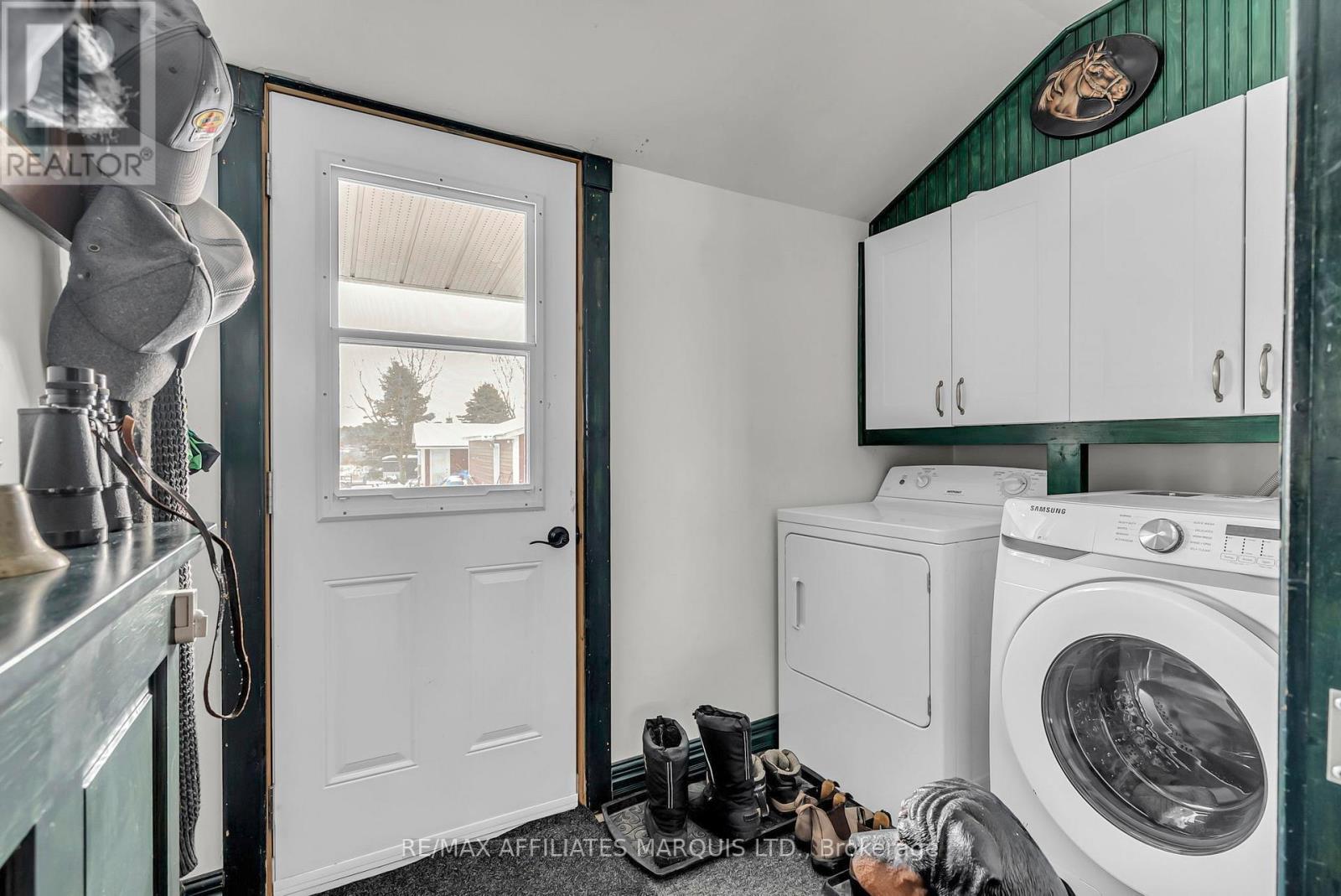1590 Cornwall Centre Road, Cornwall, ON - Indoor Photo Showing Laundry Room