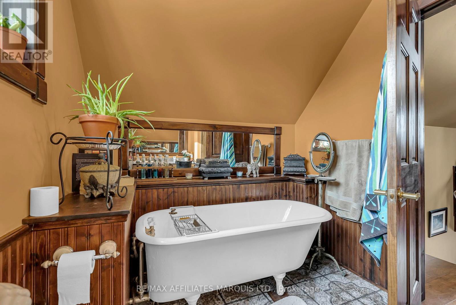 1590 Cornwall Centre Road, Cornwall, ON - Indoor Photo Showing Bathroom