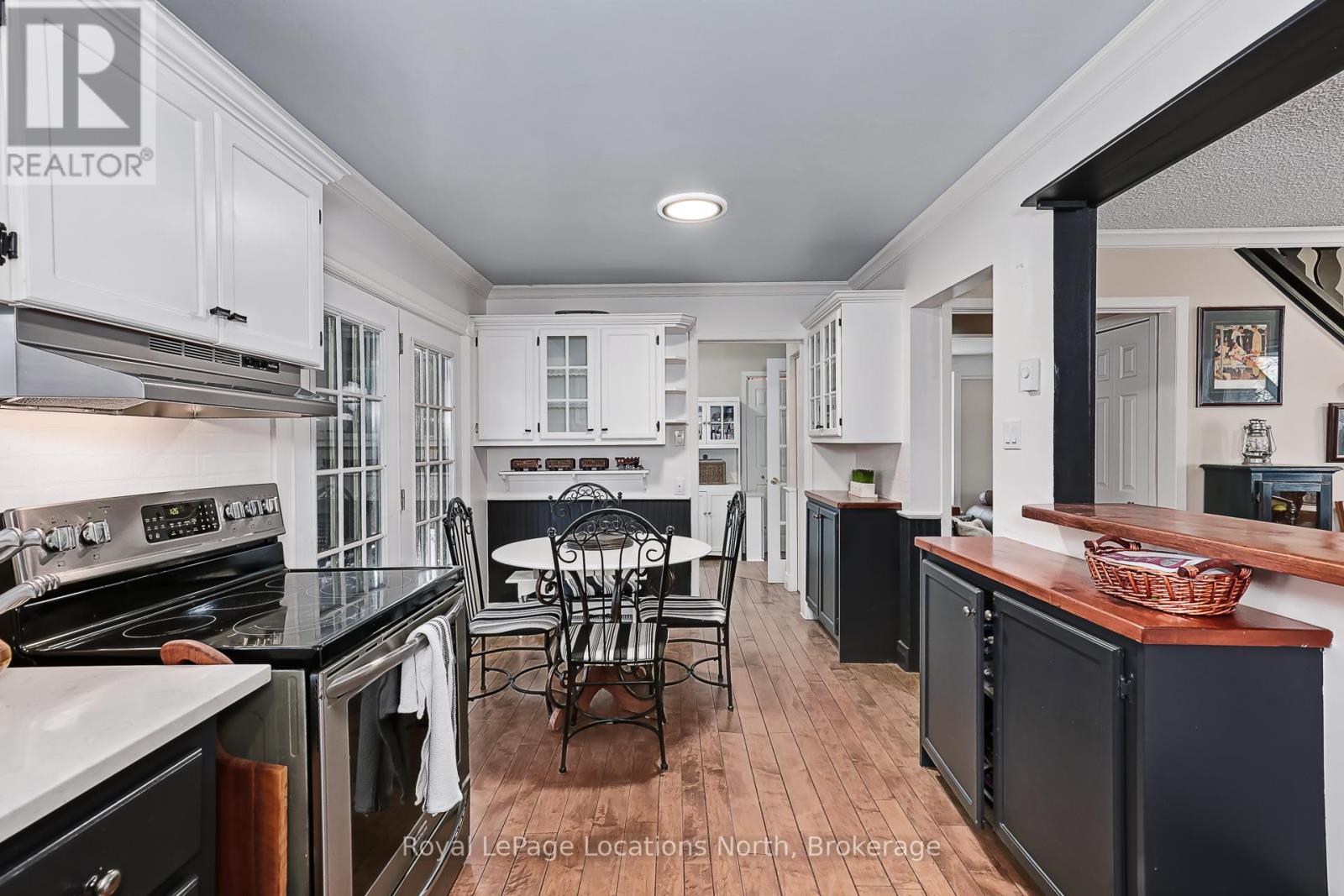 2 Sunset Court, Collingwood, ON - Indoor Photo Showing Kitchen