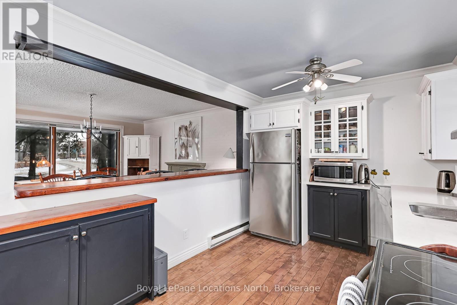 2 Sunset Court, Collingwood, ON - Indoor Photo Showing Kitchen