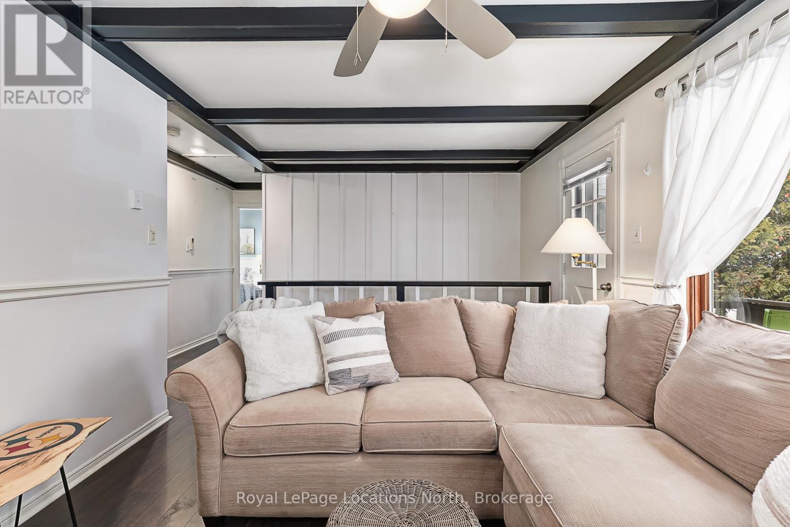 2 Sunset Court, Collingwood, ON - Indoor Photo Showing Living Room