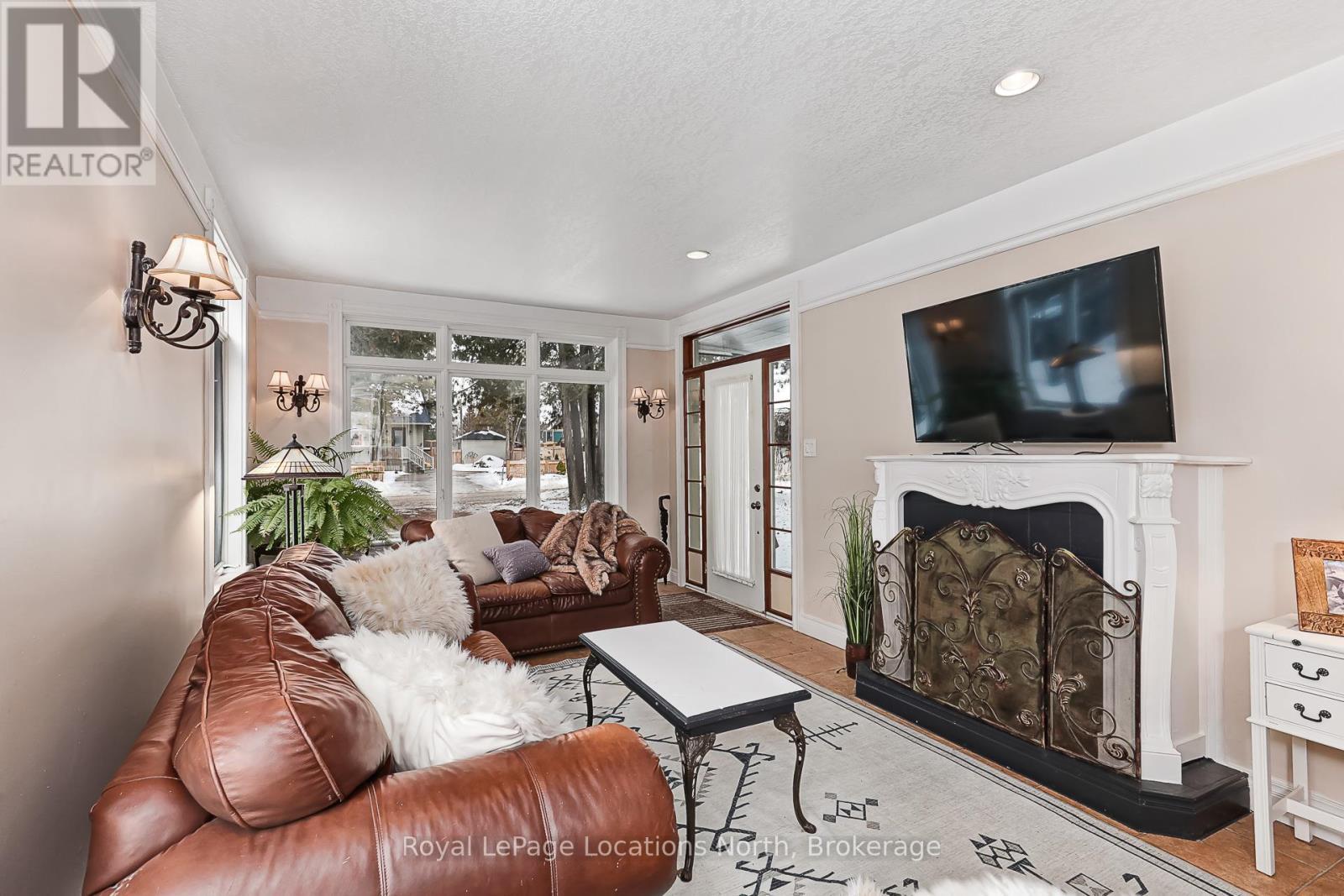 2 Sunset Court, Collingwood, ON - Indoor Photo Showing Living Room With Fireplace