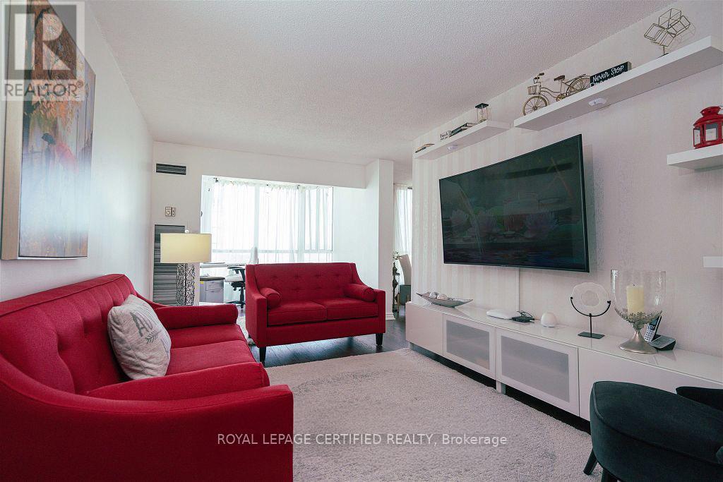 1907 - 145 Hillcrest Avenue, Mississauga, ON - Indoor Photo Showing Living Room
