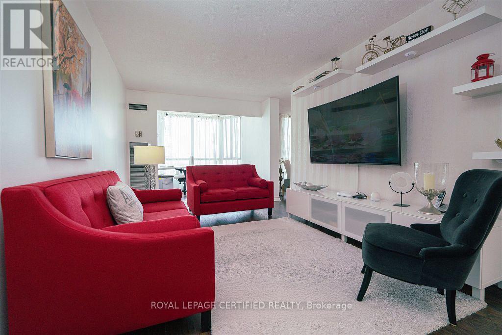 1907 - 145 Hillcrest Avenue, Mississauga, ON - Indoor Photo Showing Living Room