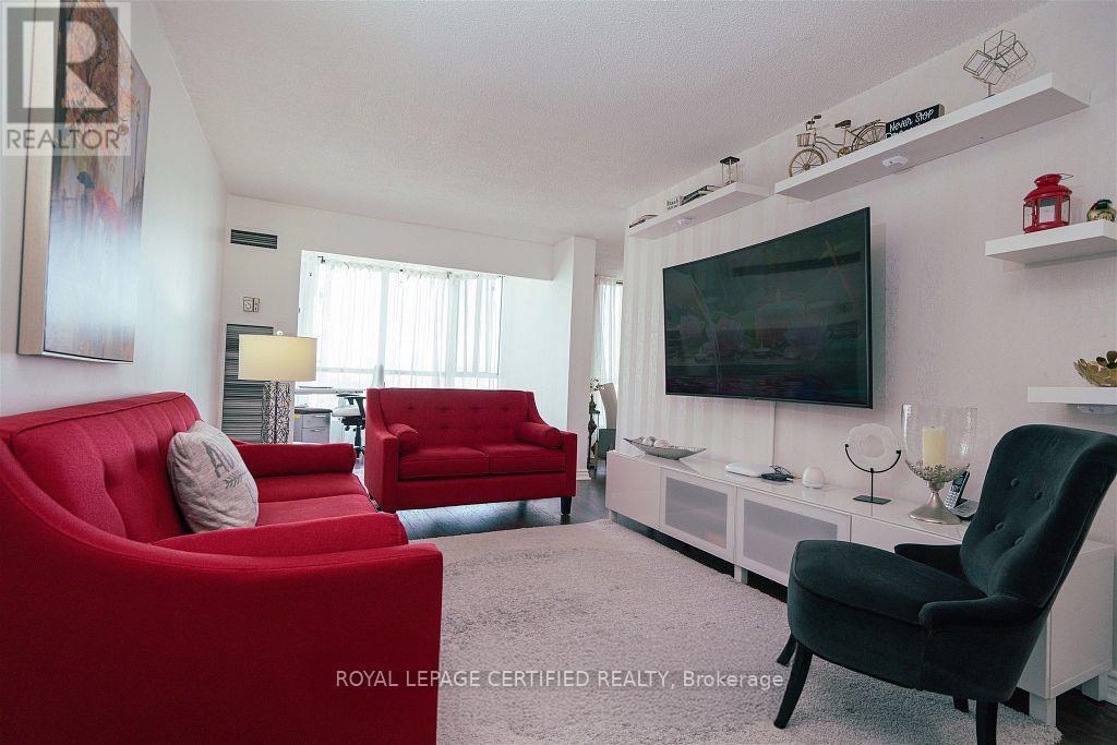 1907 - 145 Hillcrest Avenue, Mississauga, ON - Indoor Photo Showing Living Room