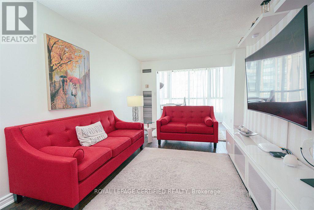 1907 - 145 Hillcrest Avenue, Mississauga, ON - Indoor Photo Showing Living Room