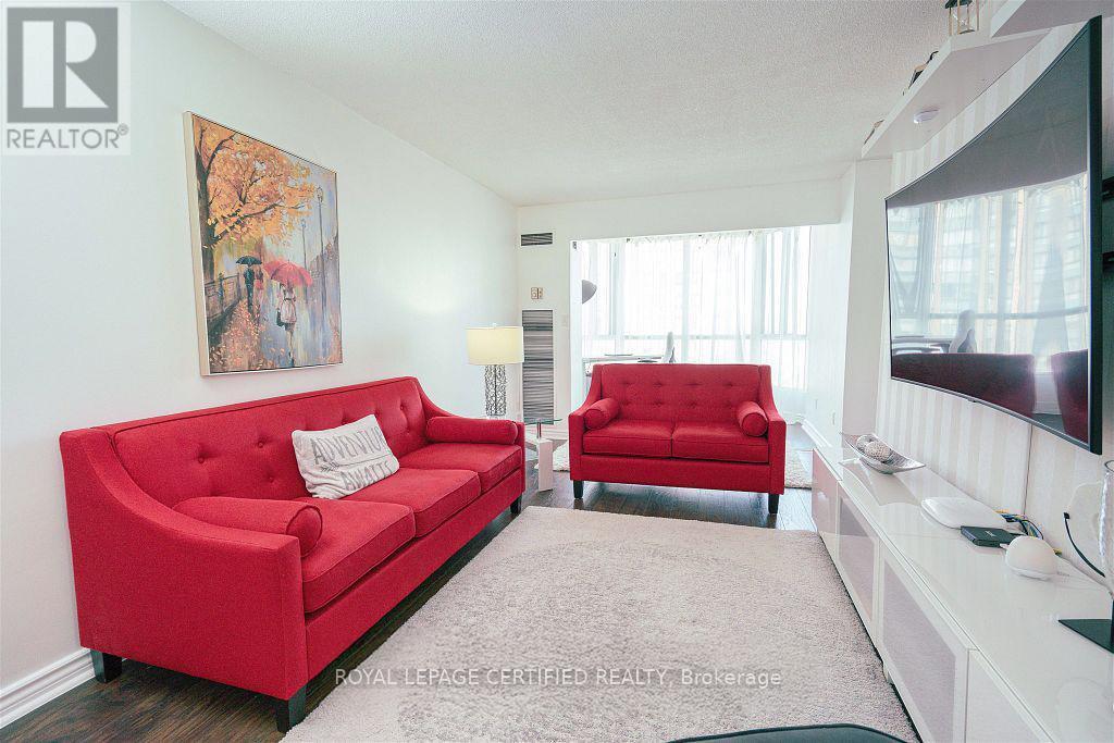1907 - 145 Hillcrest Avenue, Mississauga, ON - Indoor Photo Showing Living Room