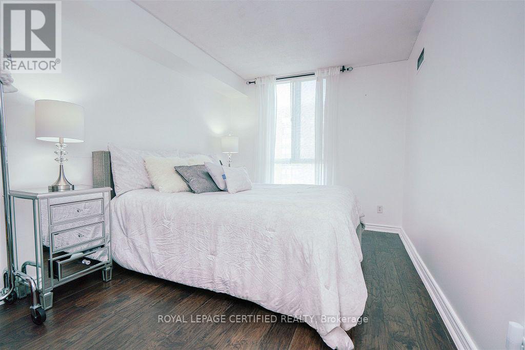 1907 - 145 Hillcrest Avenue, Mississauga, ON - Indoor Photo Showing Bedroom