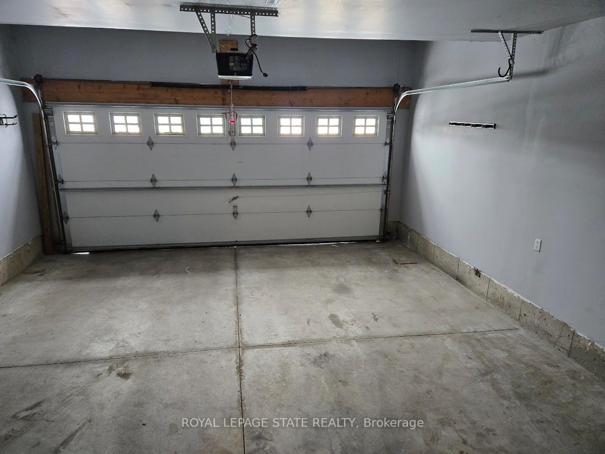 71 Cobblestone Drive, Brant, ON - Indoor Photo Showing Garage