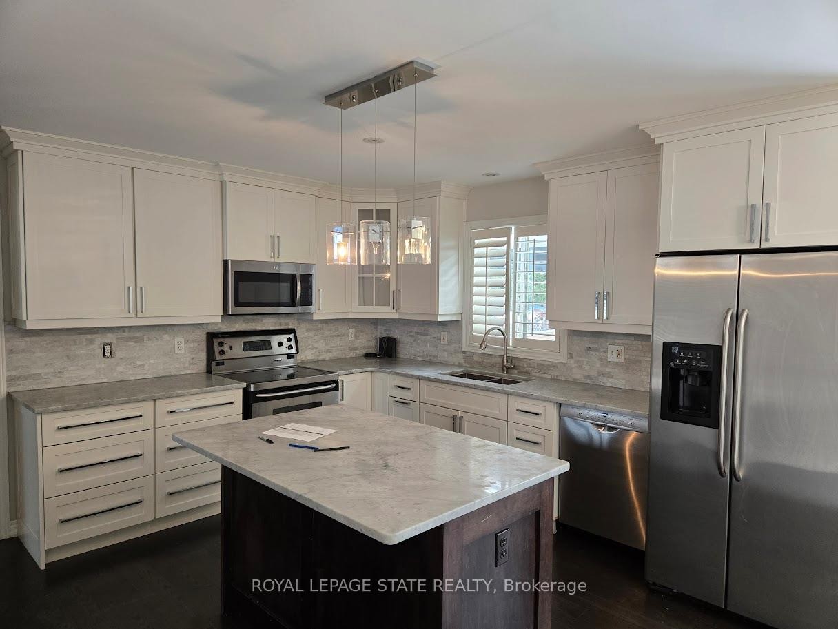 71 Cobblestone Drive, Brant, ON - Indoor Photo Showing Kitchen With Double Sink
