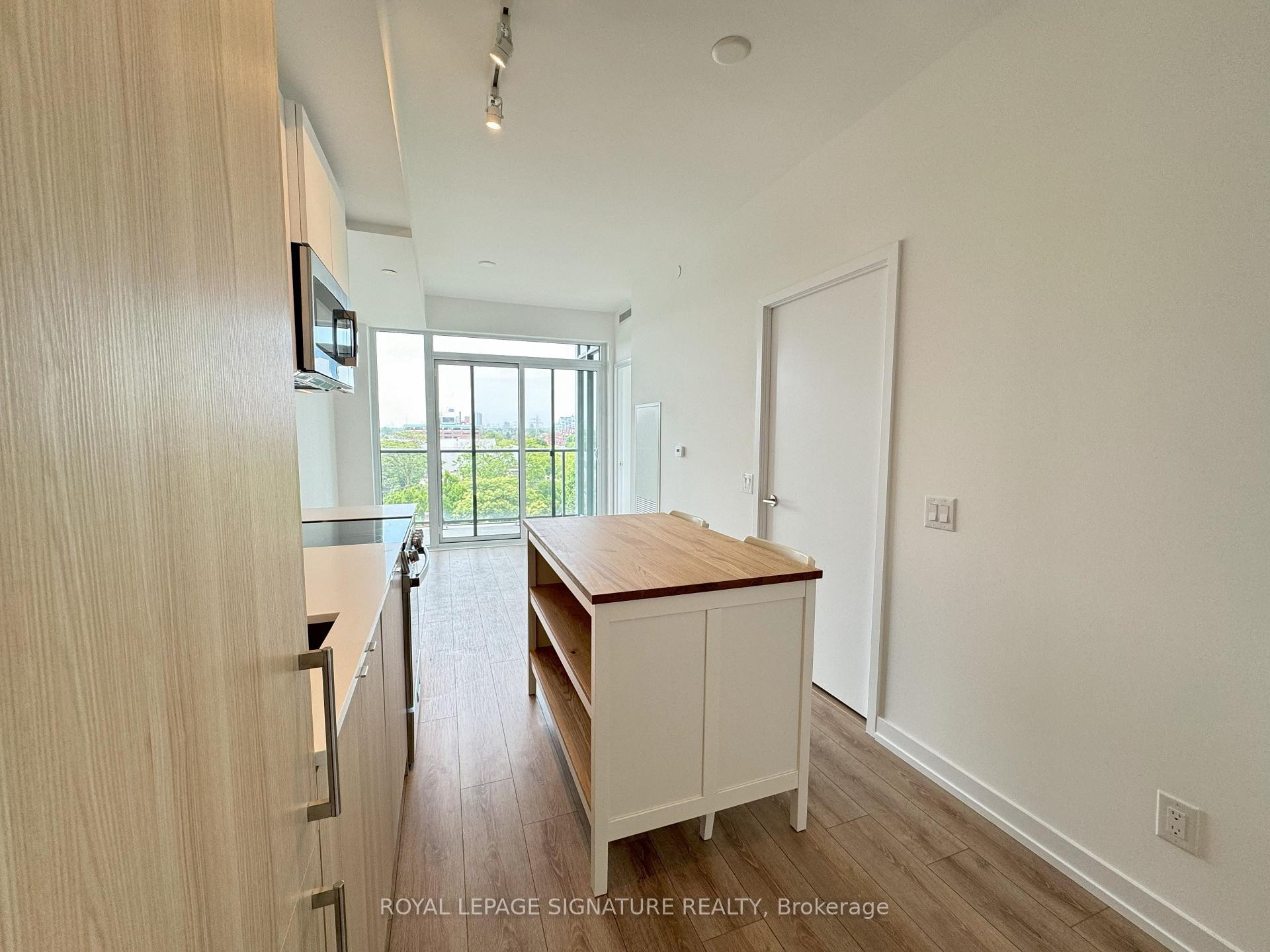 507-500 Dupont Street, Toronto, ON - Indoor Photo Showing Other Room