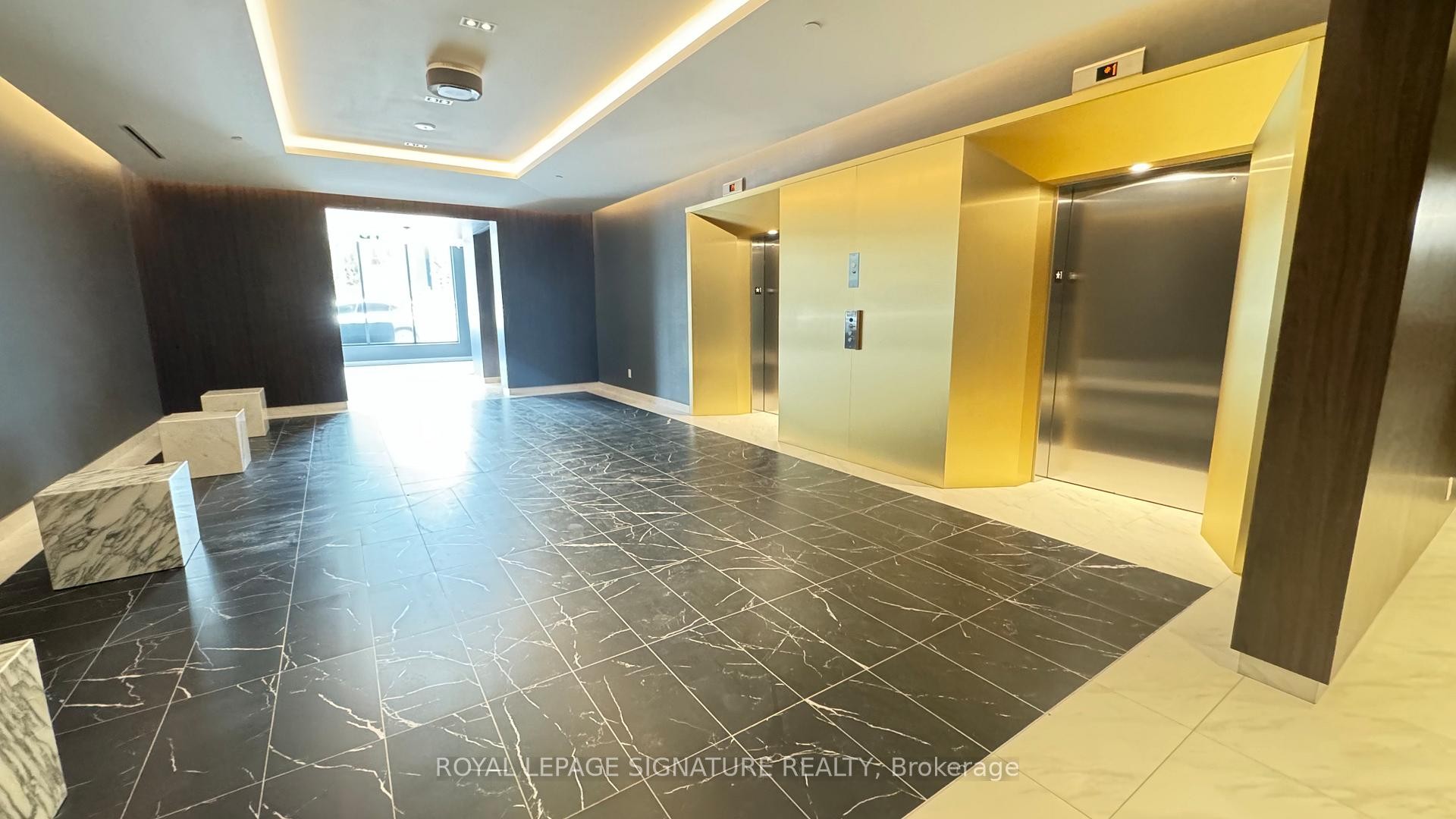 507-500 Dupont Street, Toronto, ON - Indoor Photo Showing Other Room