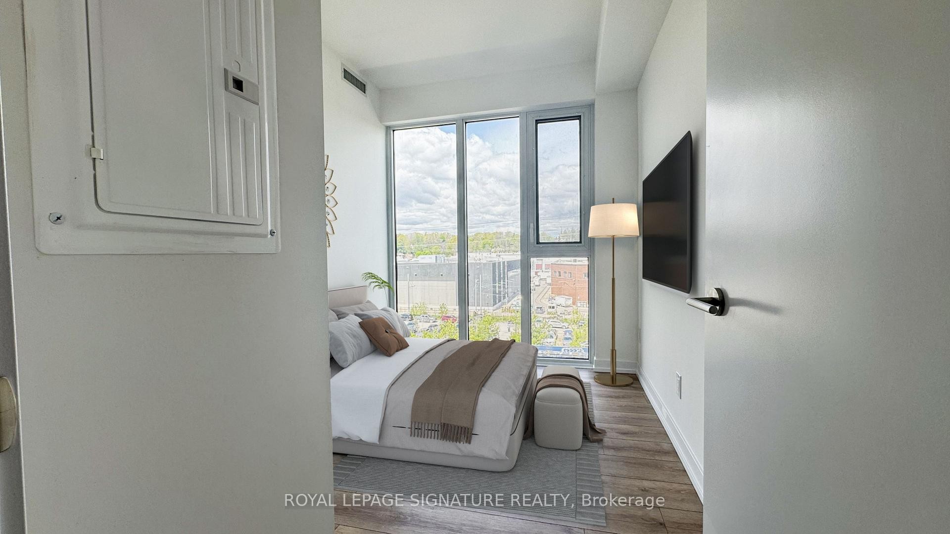 507-500 Dupont Street, Toronto, ON - Indoor Photo Showing Other Room