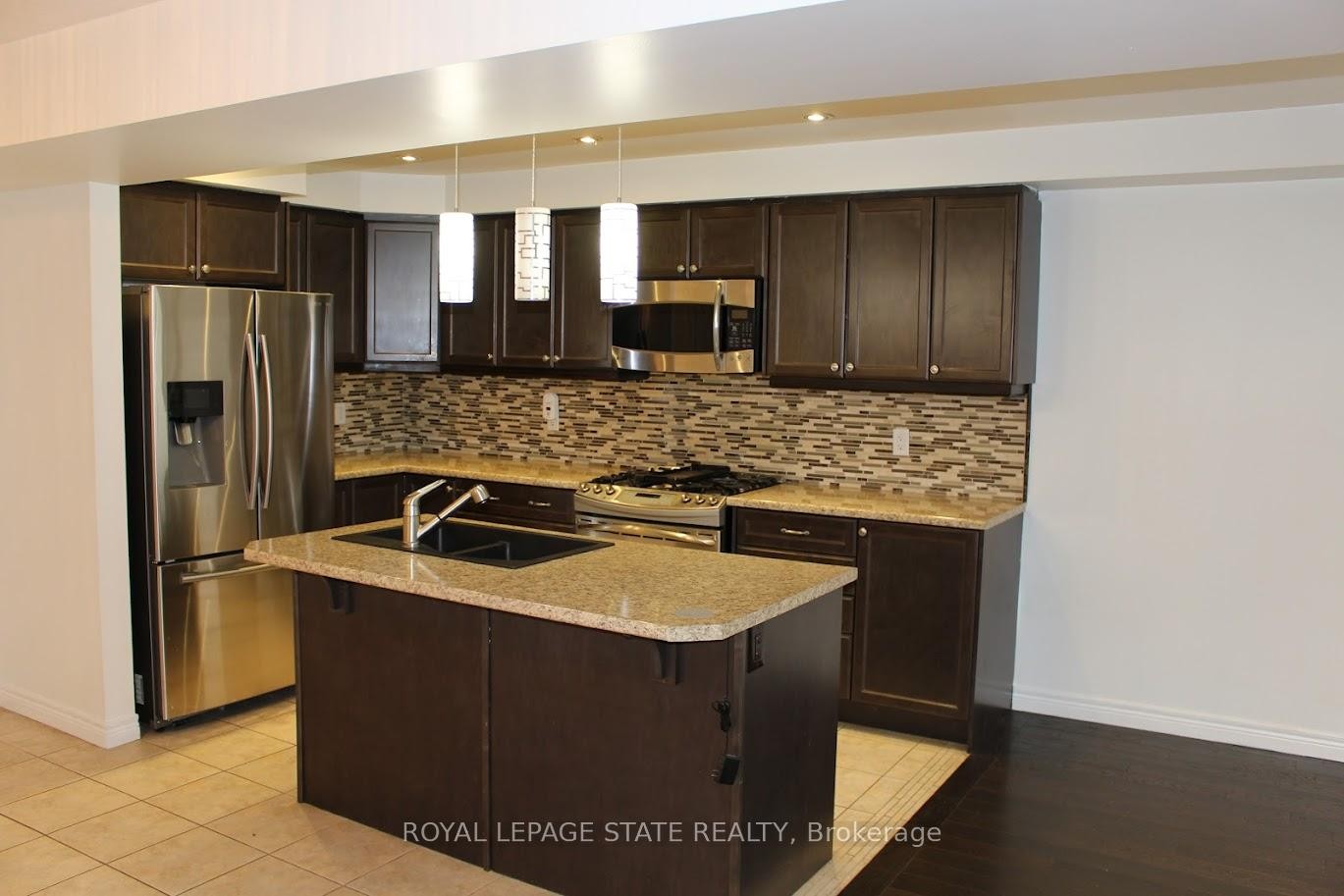 27 Waterbridge Street, Hamilton, ON - Indoor Photo Showing Kitchen With Double Sink