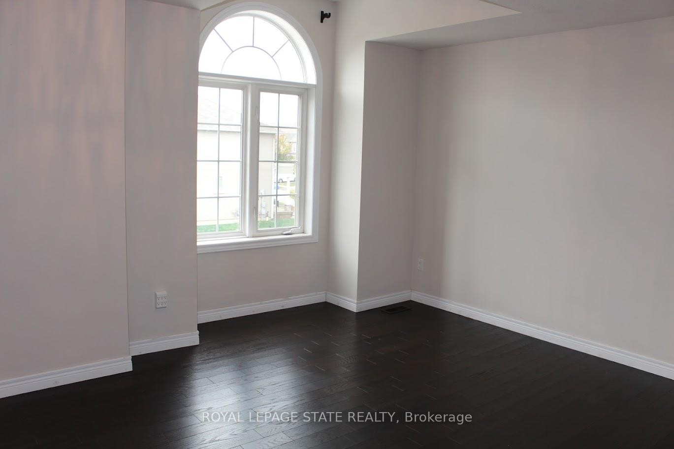 27 Waterbridge Street, Hamilton, ON - Indoor Photo Showing Other Room