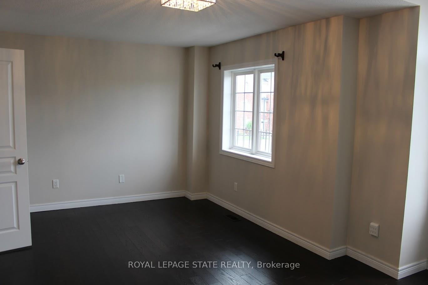 27 Waterbridge Street, Hamilton, ON - Indoor Photo Showing Other Room