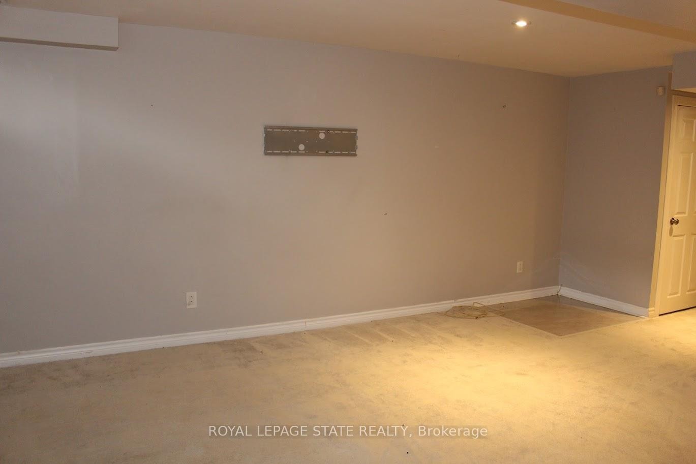 27 Waterbridge Street, Hamilton, ON - Indoor Photo Showing Other Room