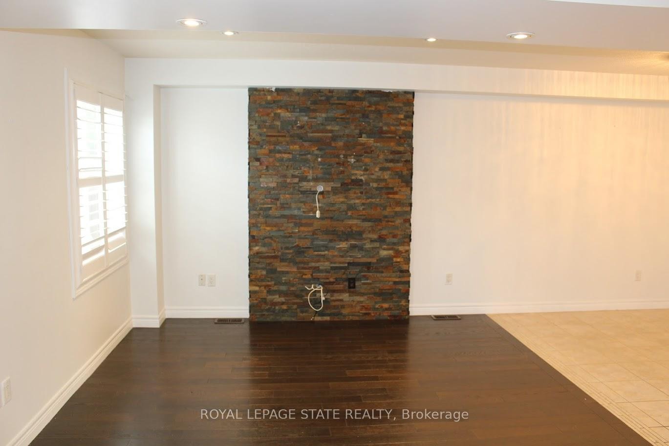 27 Waterbridge Street, Hamilton, ON - Indoor Photo Showing Other Room