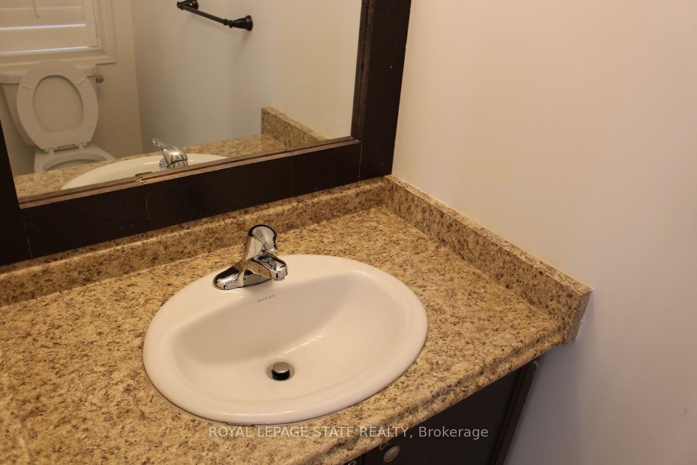 27 Waterbridge Street, Hamilton, ON - Indoor Photo Showing Bathroom