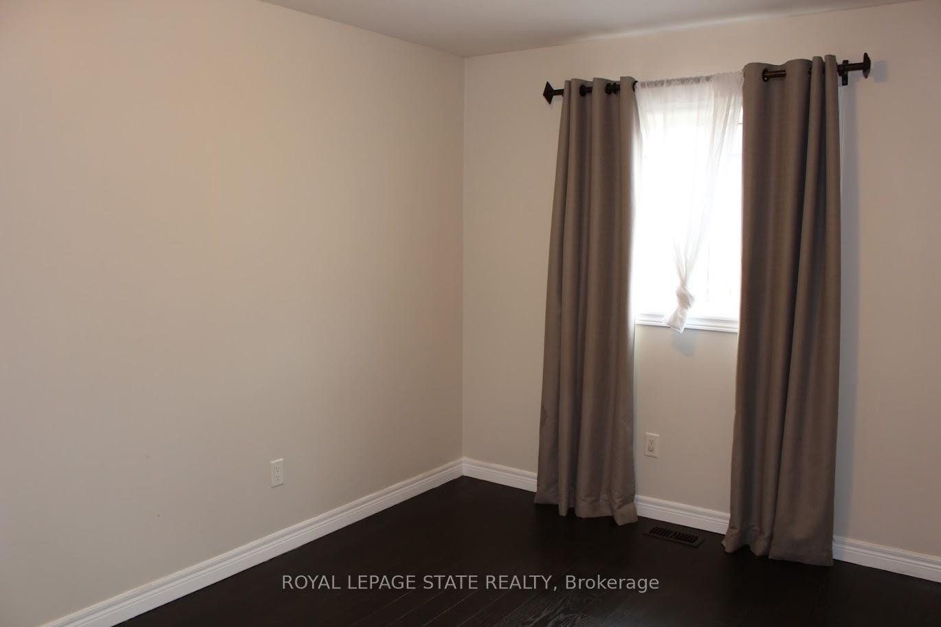 27 Waterbridge Street, Hamilton, ON - Indoor Photo Showing Other Room