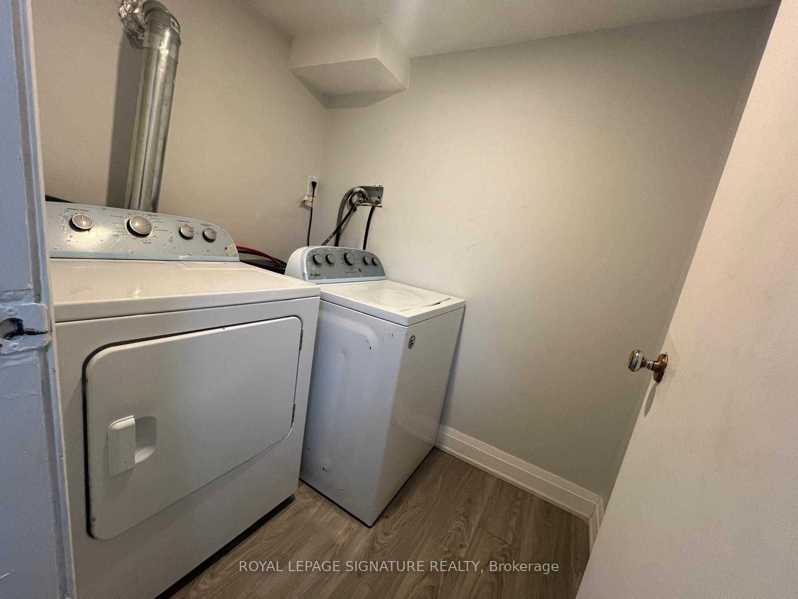 Bsmnt-552 Monteith Avenue S, Oshawa, ON - Indoor Photo Showing Laundry Room