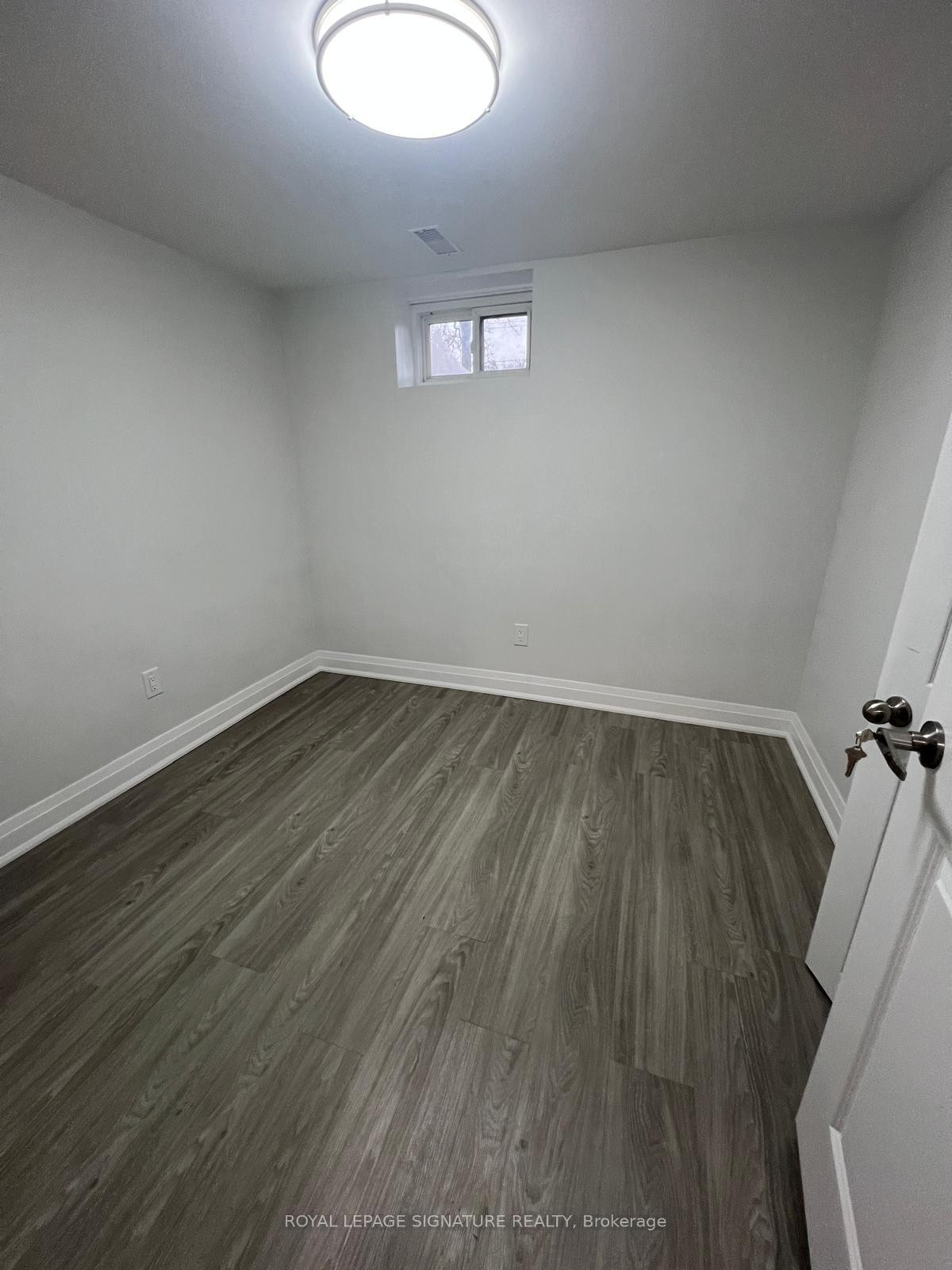 Bsmnt-552 Monteith Avenue S, Oshawa, ON - Indoor Photo Showing Other Room