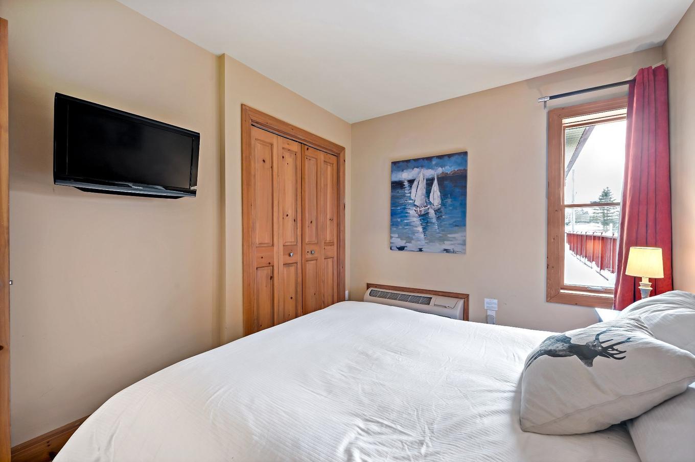 Bedroom - 864 Rue Coupal, Mont-Tremblant, QC - Indoor Photo Showing Bedroom